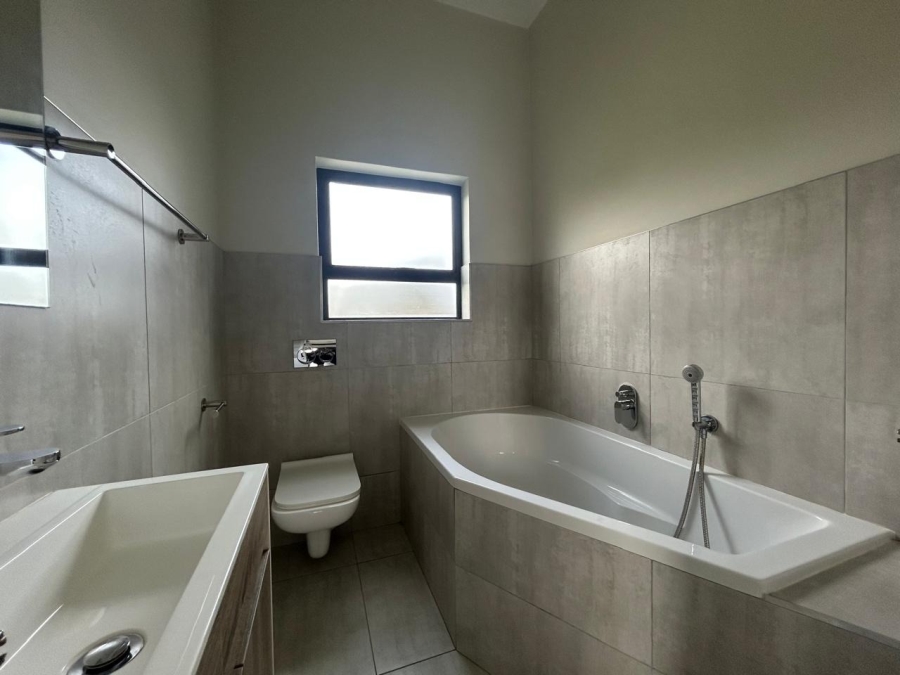 To Let 2 Bedroom Property for Rent in Royal Ascot Western Cape